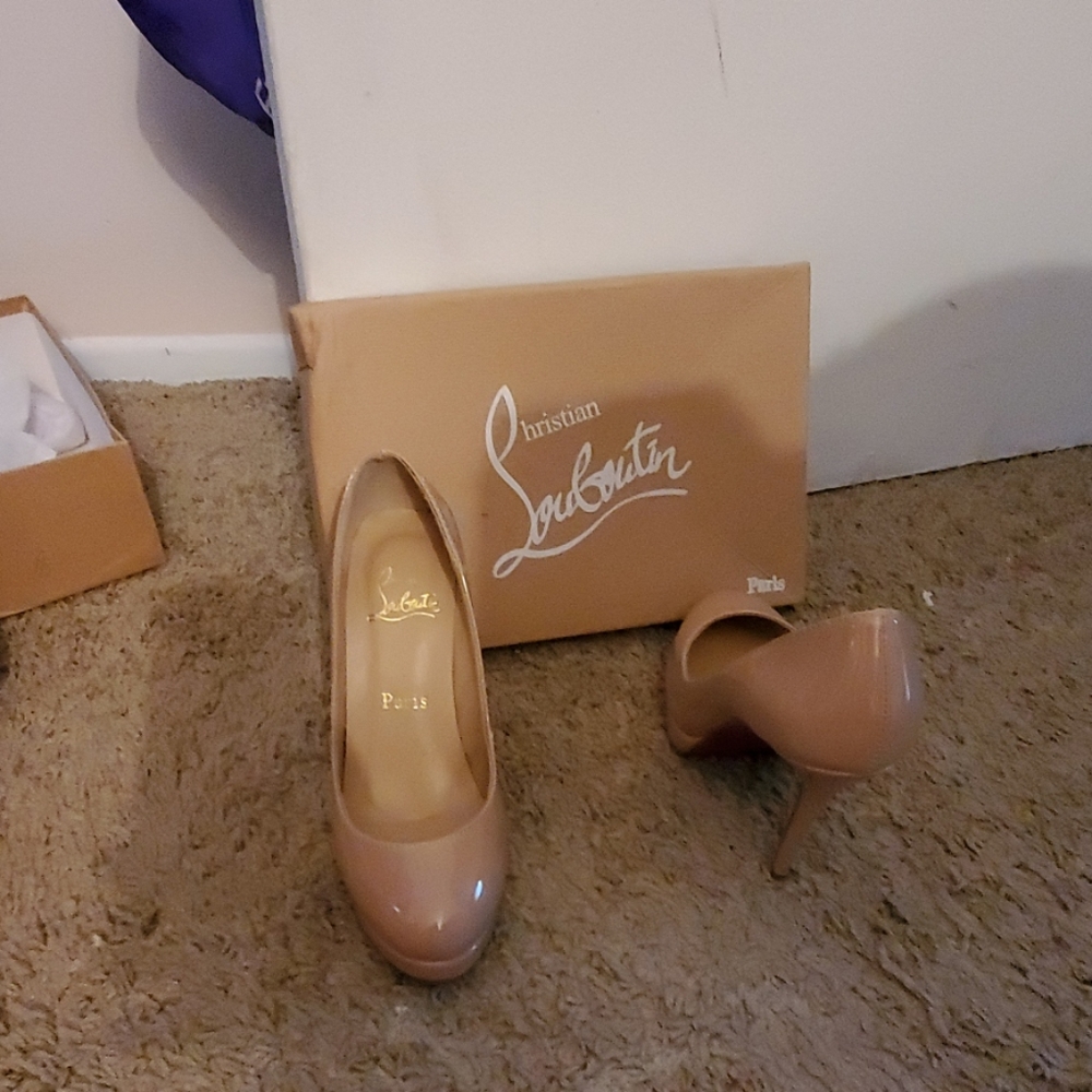 Shoe - Picture 2 of 2